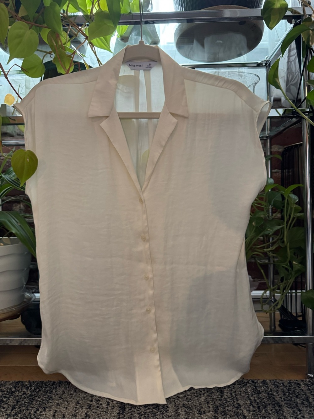 Nine West Cream Short Sleeve Button-Front Shirt Blouse